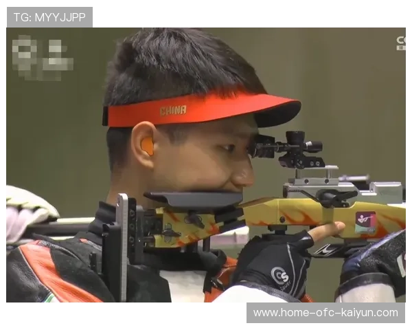 射击比赛风大到帽子飞走,选手照样命中 射击比赛风大到帽子飞走,选手照样命中