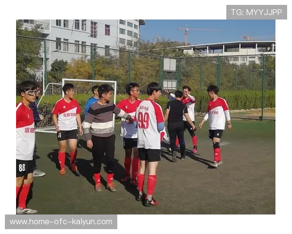 球员在欧冠赛场上凭借默契配合完成精彩配合得分,欧冠参加队伍 球员在欧冠赛场上凭借默契配合完成精彩配合得分,欧冠参加队伍